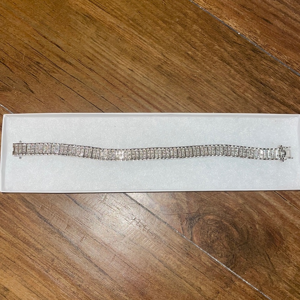 White gold plated 1/8th karat bracelet